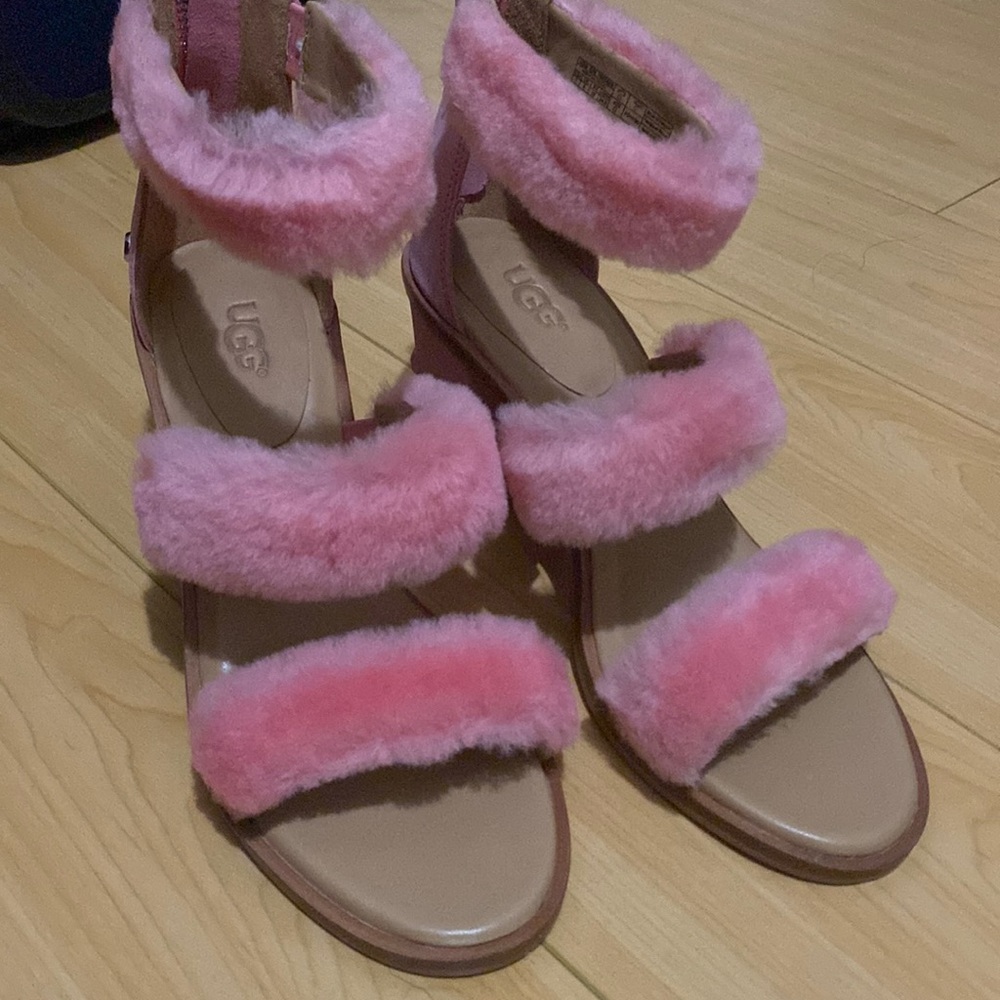 Uggs fluffy heels- never worn